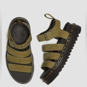 NIB DR Martens BLAIRE
TUMBLED
NUBUCK SANDALS